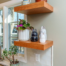 Warm-Inviting-Kitchen-with-Natural-Wood-and-Timeless-Detail 4